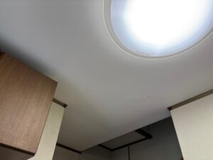 天井全体の仕上がり。補強工事を経て、破損の痕跡は完全に解消