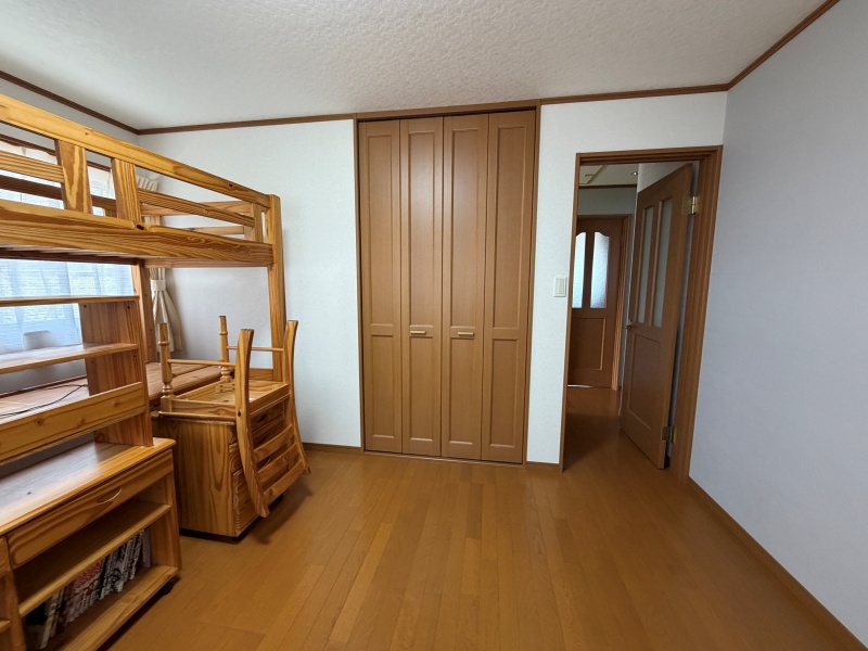完成した洋室。新しいクロスが張られました