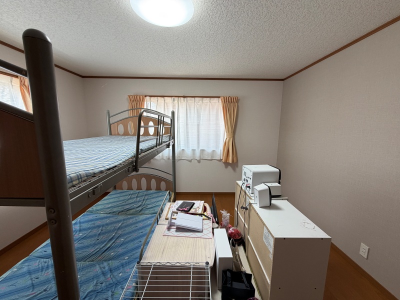 完成した洋室。クロス張りが完了しました